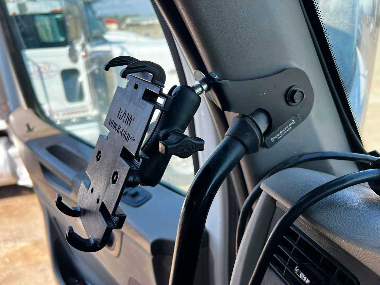 No-Drill Bolt-On Phone Mount for Kenworth T880 or W990