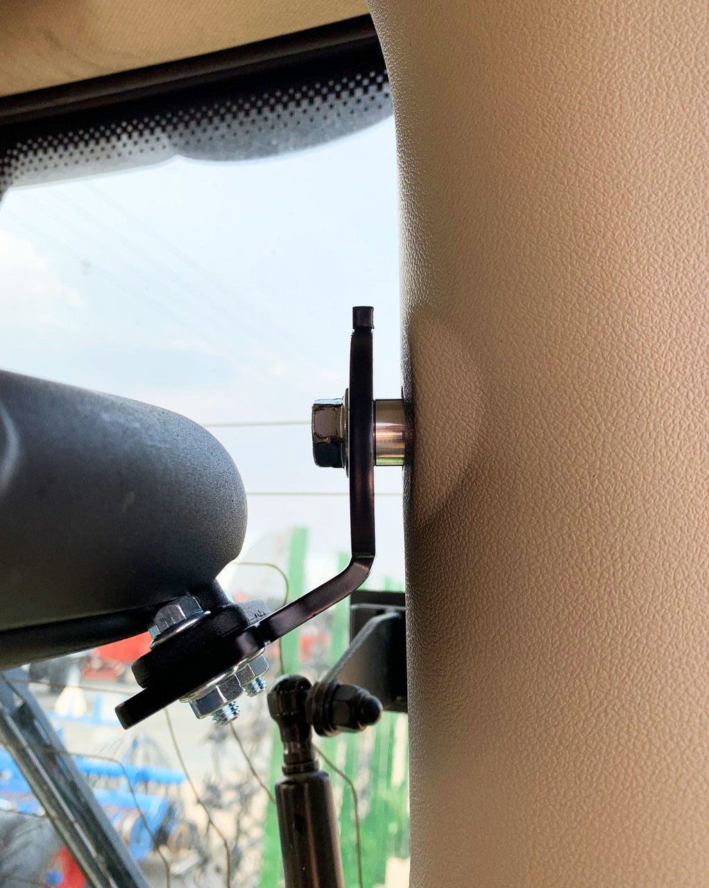 Single Bolt Mounting Plate with 1.5" C Size Ball
